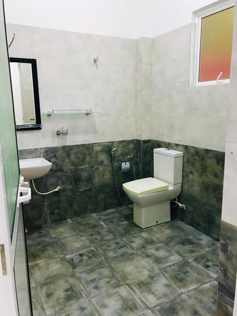 Green Jade Inn Мирисса Экстерьер фото